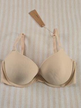 SKIMS Fits Everybody T-shirt Bra Size:30D Sand